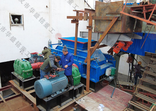 兩臺1810型液壓對輥制砂機發往河北秦皇島